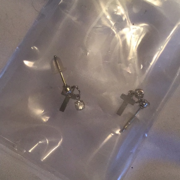 New silver cross earrings - Picture 2 of 2